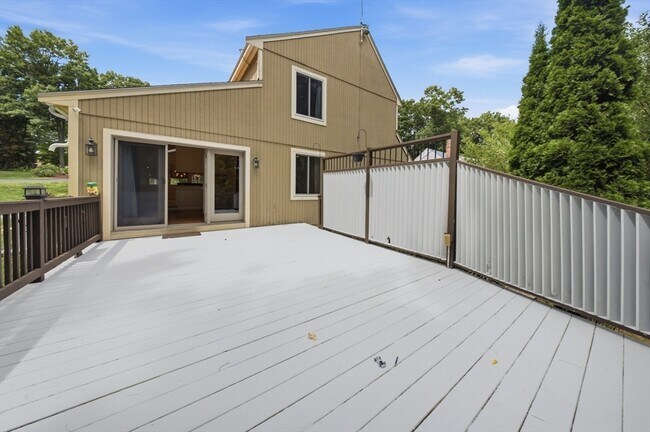 Building Photo - 7 Sherborne Cir