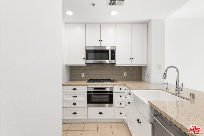 Building Photo - 13075 Pacific Promenade