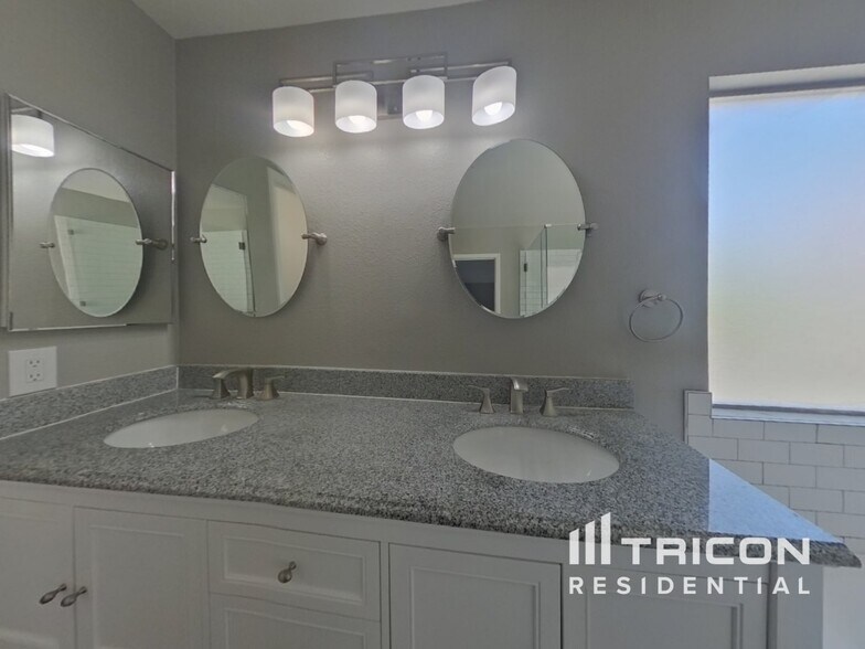 Building Photo - 8336 Sky Canyon Ct