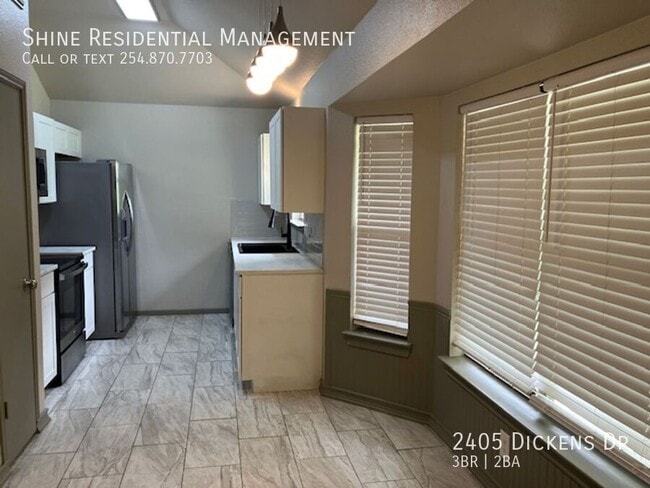 Building Photo - 2405 Dickens Dr