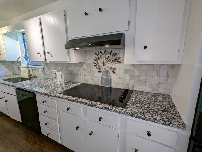 Building Photo - 10501 S Quebec Ave