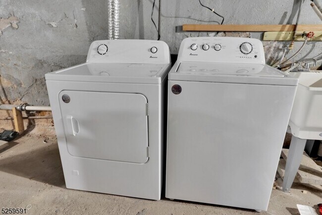 Building Photo - 65 10th St