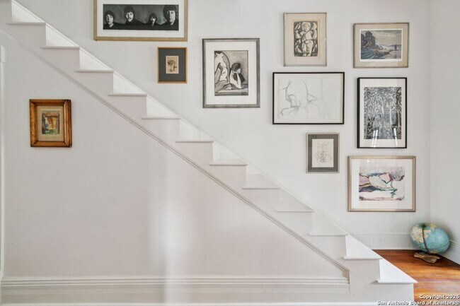 Building Photo - HISTORIC CHARM IN KING WILLIAM