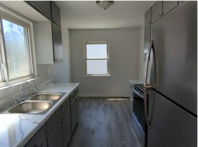 Building Photo - 100 Rees Ave