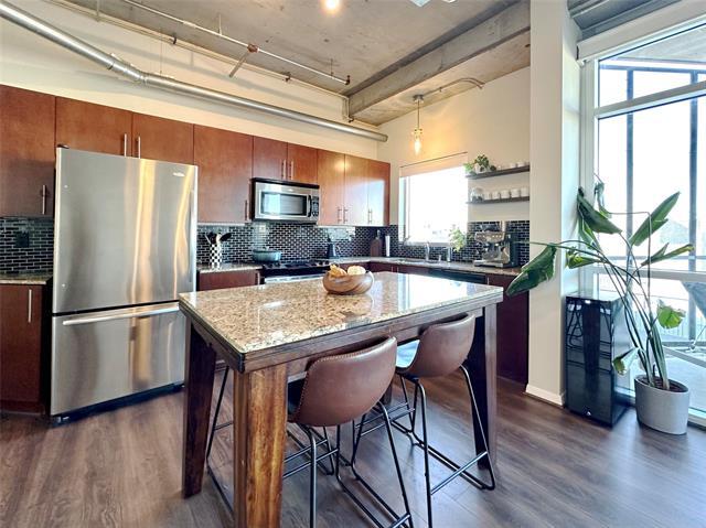 Building Photo - 1001 Belleview St