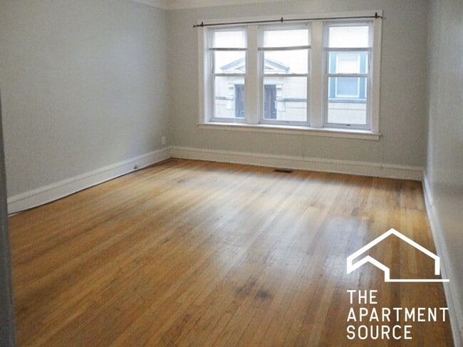 Building Photo - 1904 W Winnemac Ave