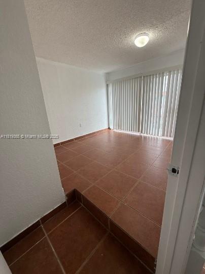 Building Photo - 1305 W 46th St