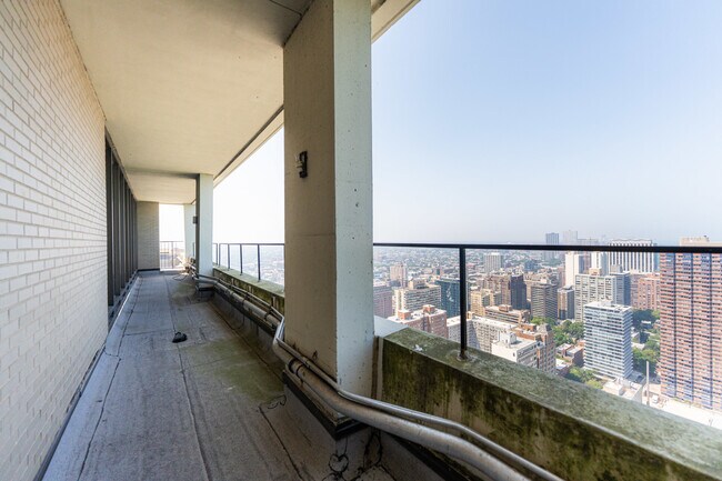 Building Photo - 2800 N Lake Shore Dr