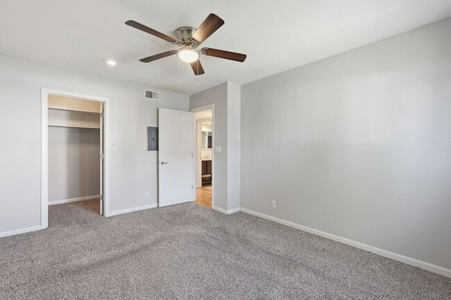 Building Photo - **Charming Condo Located in Central Phoenix**