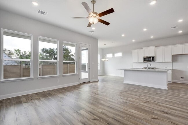 Building Photo - 112 Revere Dr