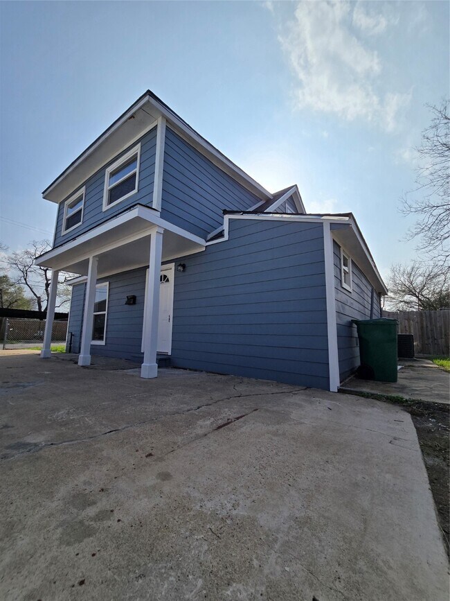 Building Photo - 505 Park Ln