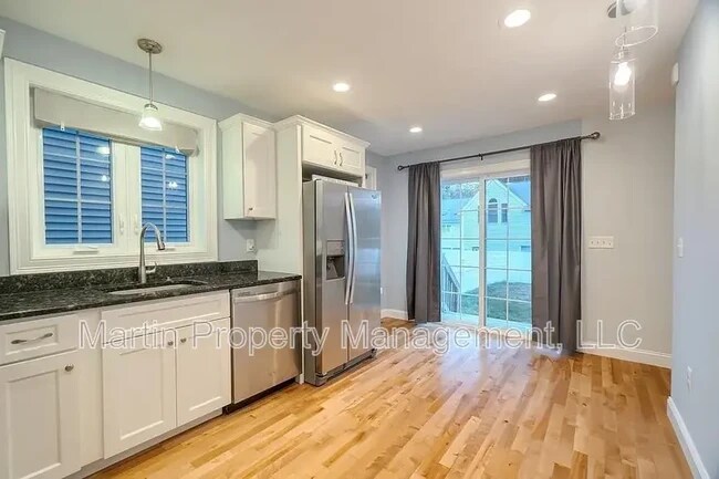 Building Photo - 25 Dahlia Dr
