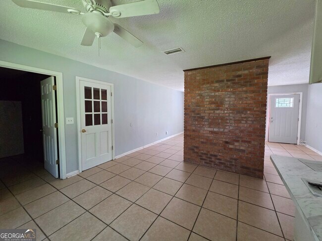 Building Photo - 504 Martha Dr