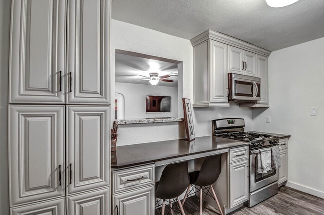 Building Photo - 2 Bd 2 Ba + Guest House with Fully Furnish...