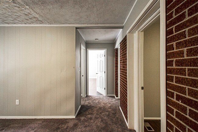 Building Photo - Everything' Is Updated!  4BR, 1BA -  Fully...