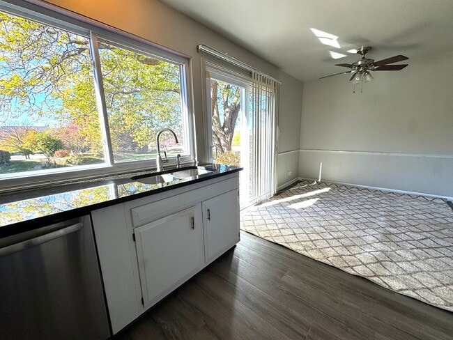 Building Photo - 1992 Holbrook Ln