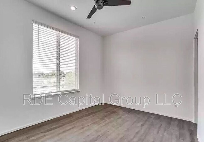 Building Photo - 3275 Dallas St