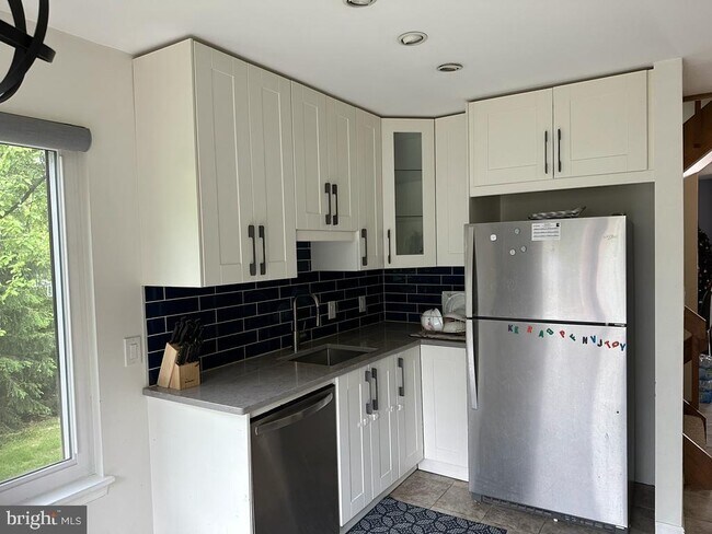 Building Photo - 333 Winding Way