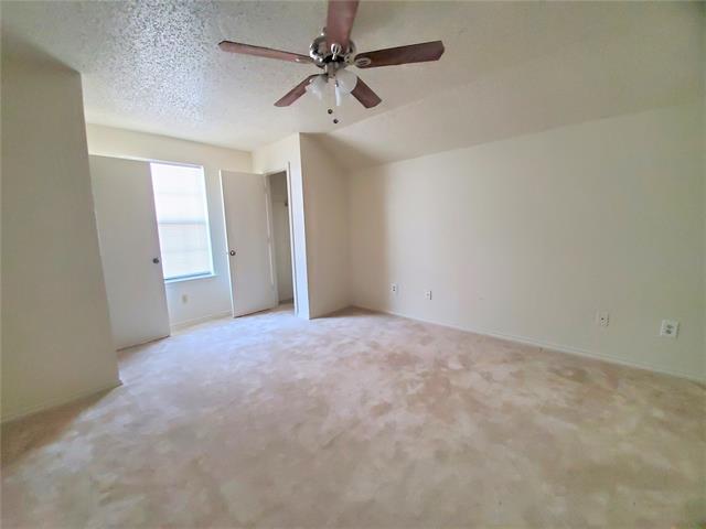 Building Photo - 3024 N Bell Ave