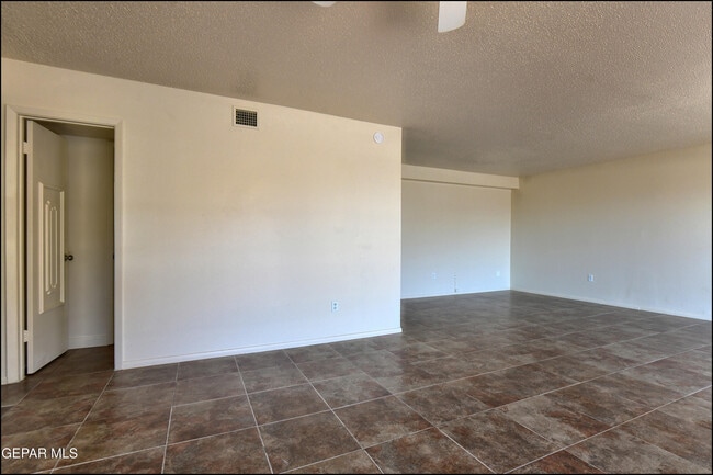 Building Photo - 4800 N Stanton St