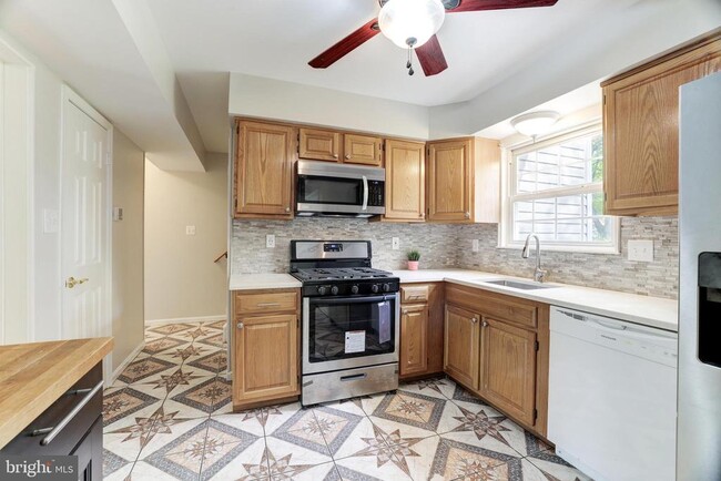 Building Photo - 13868 Racine Ct