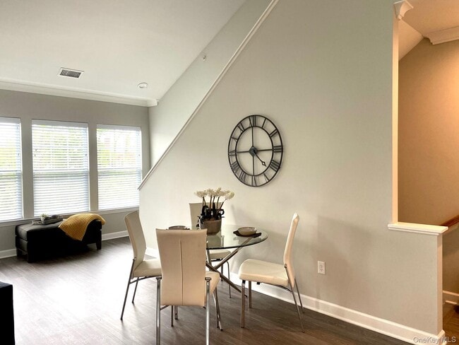 Building Photo - 495 Middle Country Rd