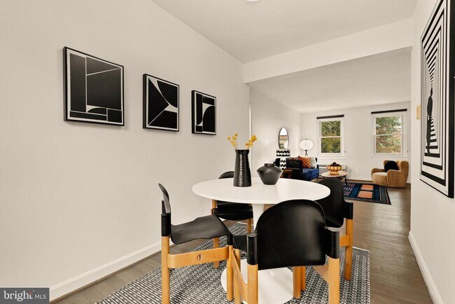 Building Photo - 4818 Chevy Chase Dr