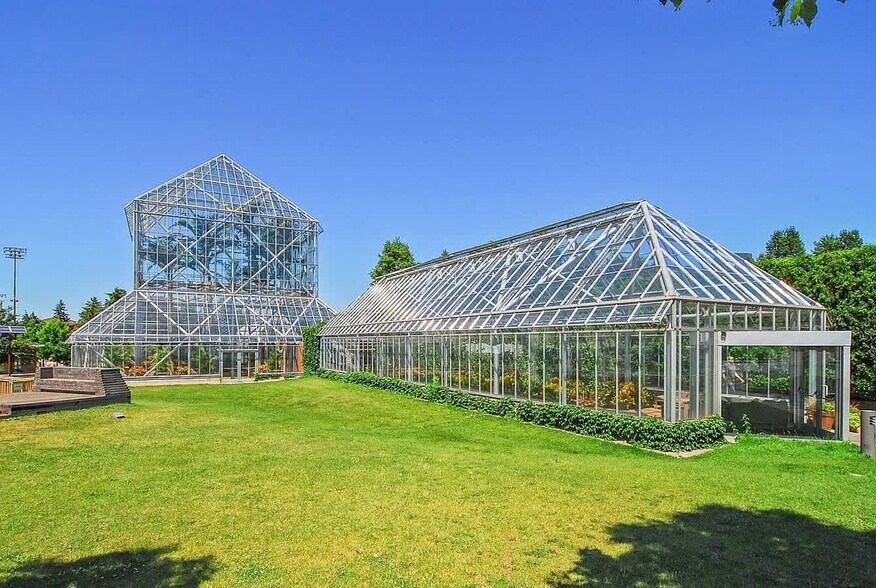 Building Photo - 2424 Lyndale Ave S