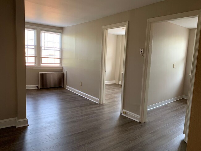 Building Photo - ONE BEDROOM ON THE BEST MAIN ST IN THE USA