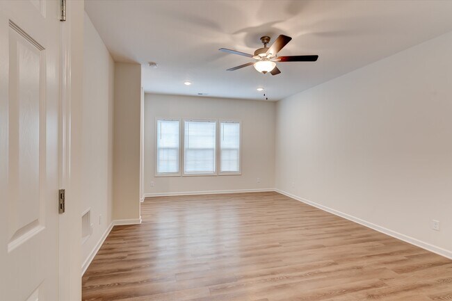 Building Photo - 2807 Cruze Dr