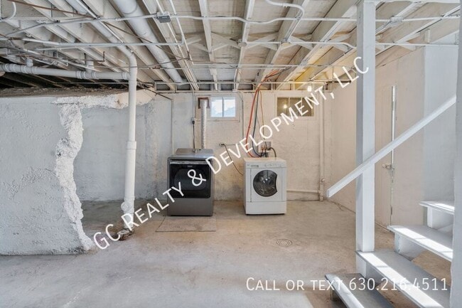 Building Photo - 375 Moseley St