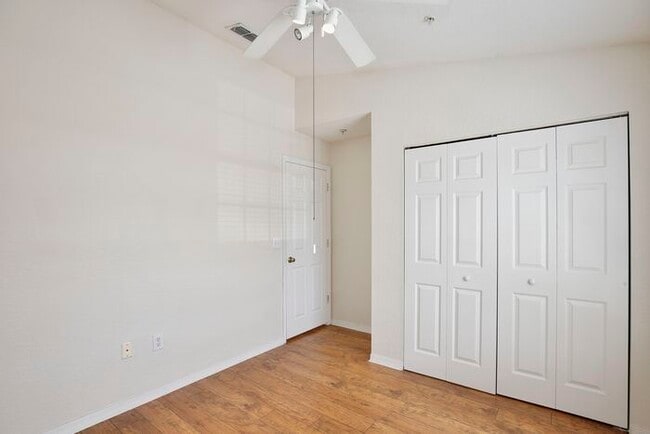 Building Photo - Stylish 3/2 Corner-Unit Condo with Resort ...