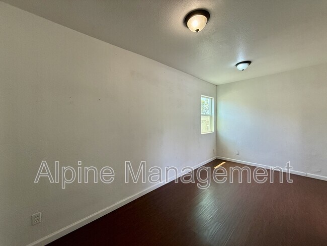 Building Photo - 806 52nd Ave