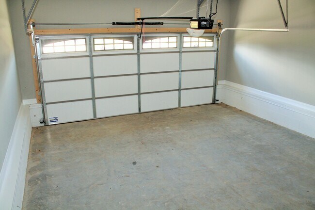 Building Photo - 257 Azalea Dr