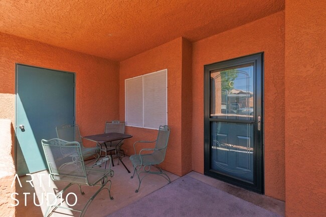 Building Photo - 3 Bedroom, 2 Bathroom Condo at The Falls