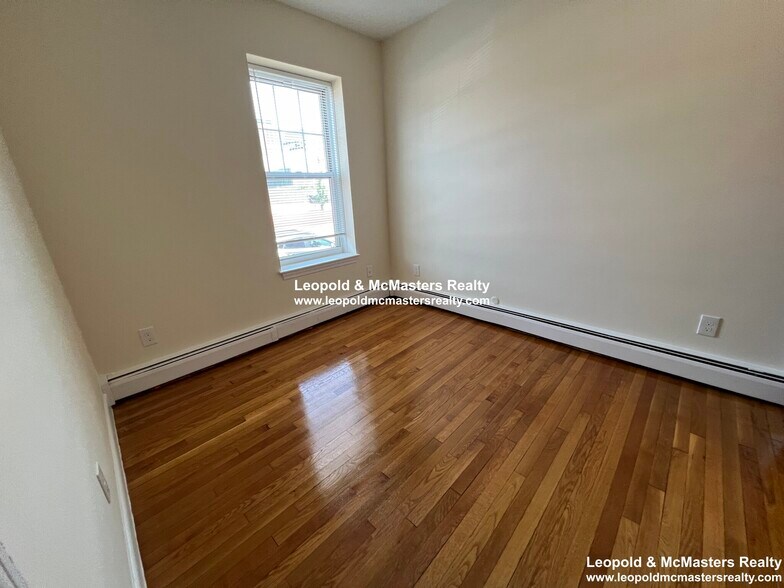 Building Photo - 180 North Beacon St