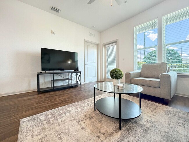 Building Photo - 1515 Flournoy Lp