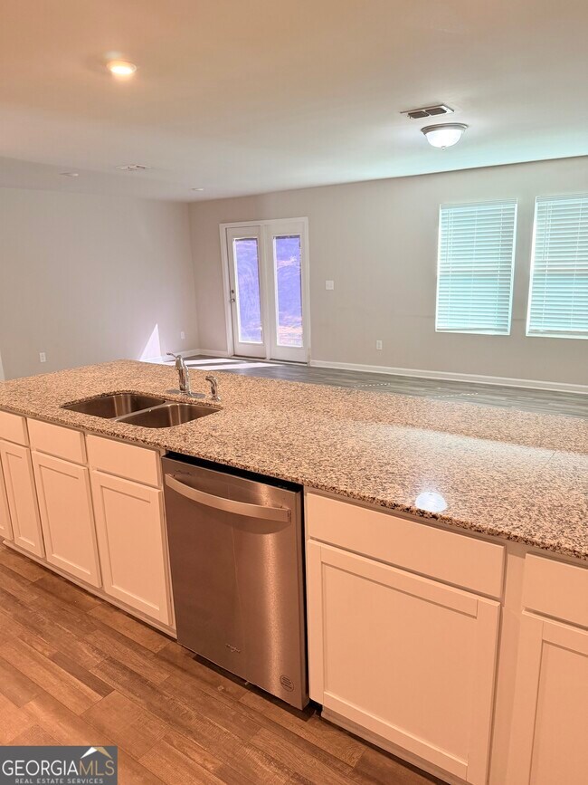 Building Photo - 725 Cole Dr