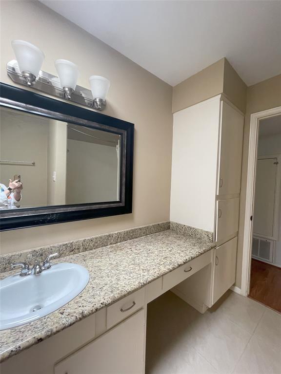Building Photo - 13278 Trail Hollow Dr