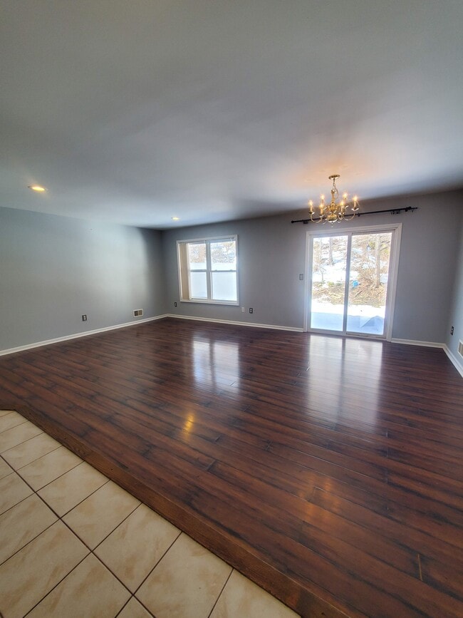 Building Photo - 20 Druid Ln
