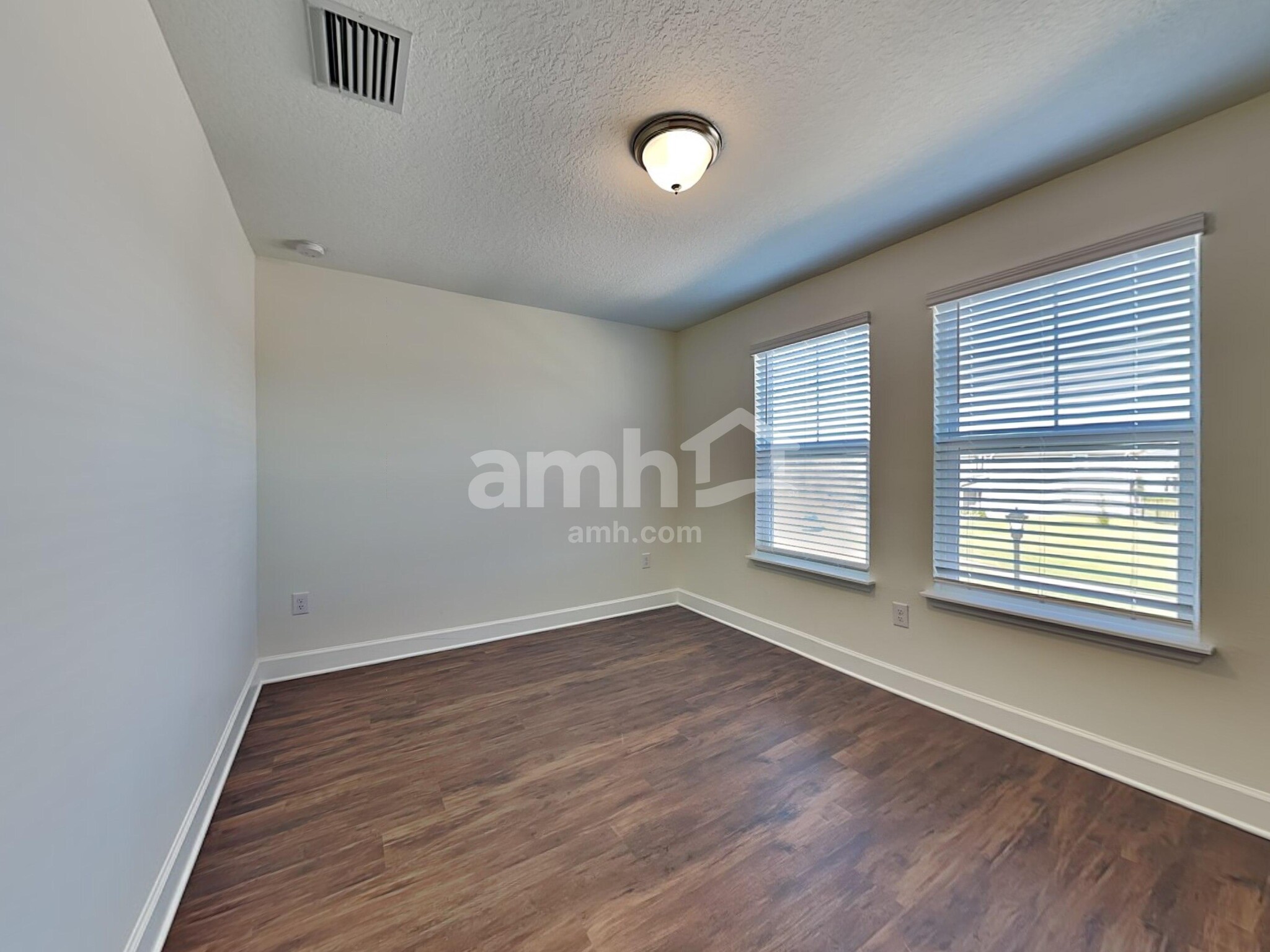 Building Photo - 11662 Hillside Dr