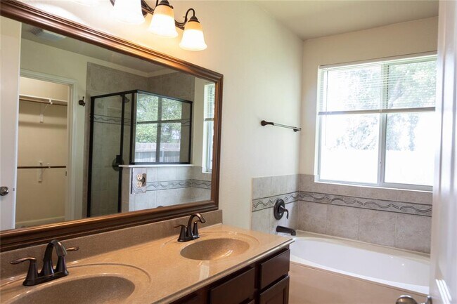Building Photo - 30018 Bumble Bee Dr