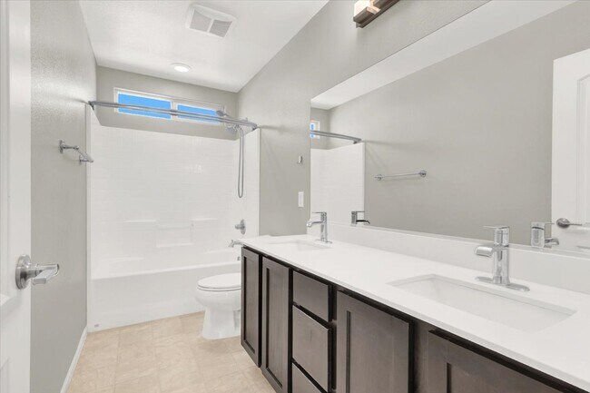 Building Photo - 6732 Journey Hills Ct