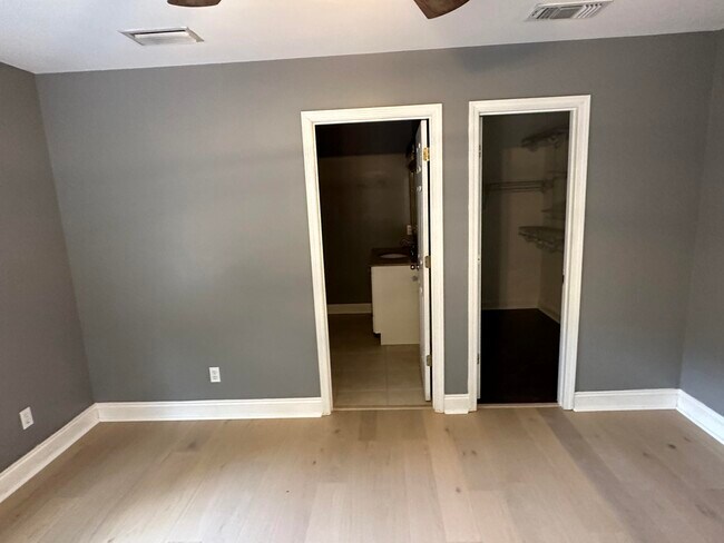 Building Photo - 218 Sparkleberry Ln