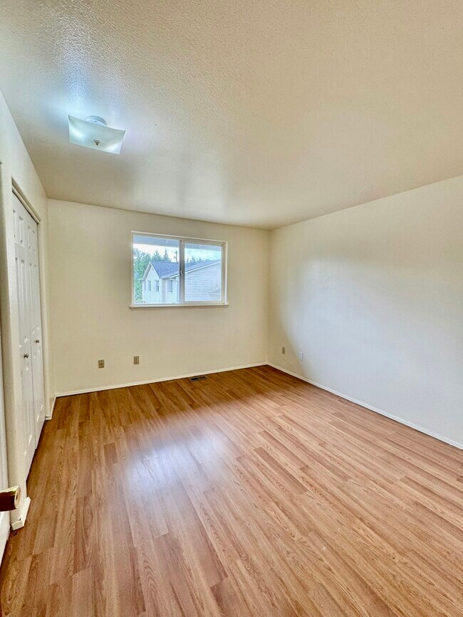 Building Photo - 9 76th St SE