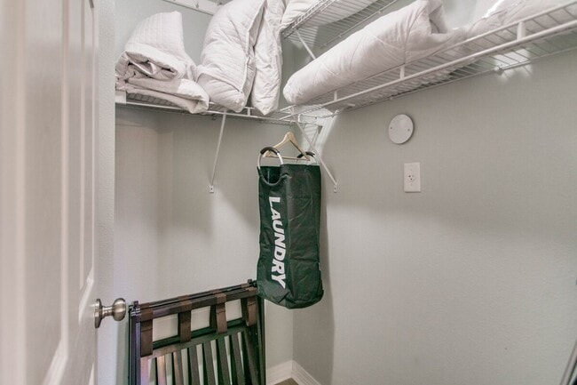 Building Photo - 5499 Medina Rd