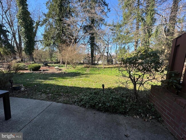 Building Photo - 1002 Worthington Dr