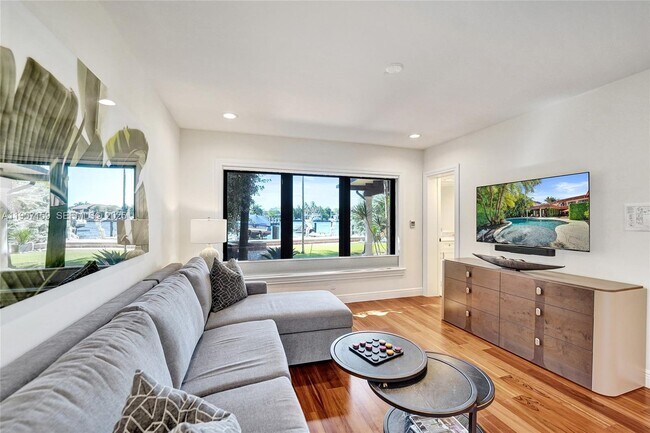 Building Photo - 2035 NE 31st Ave