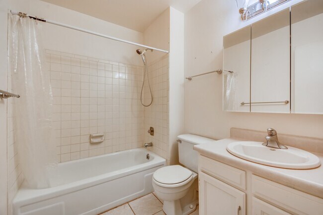 Building Photo - 121 Crawford Cir