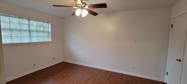 Building Photo - Gorgeous 3 bedroom/1.5 bath home!